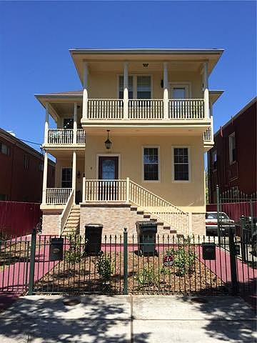 1st image of 3105 Banks St