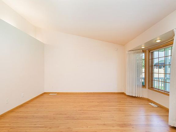 4th image of 1520 Golden Blvd