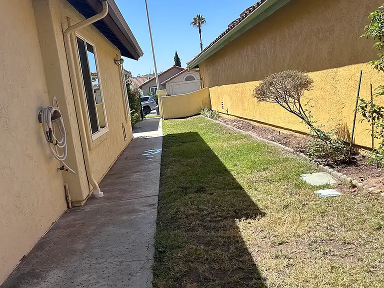 830 Glenwood Way — Photo 2