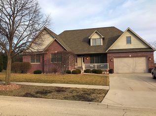 2012 Crestwood Dr, Crest Hill, IL 60403