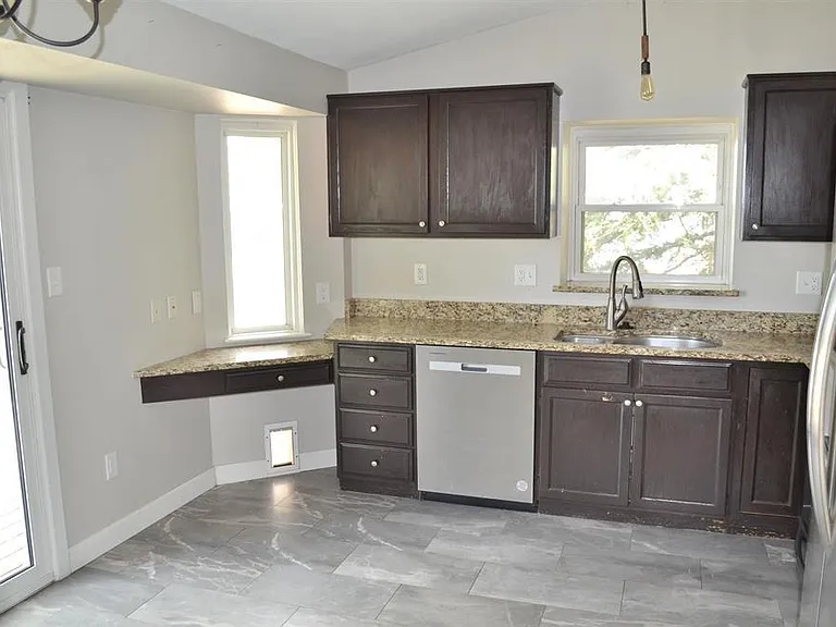 5200 Newland Ave — Photo 2