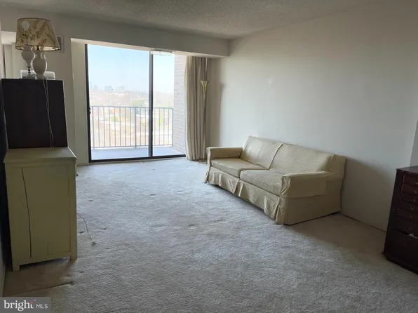 2311 Pimmit Dr APT 1217, Falls Church, VA 22043