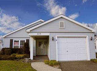 389 Kingston Dr, Ridge, NY 11961