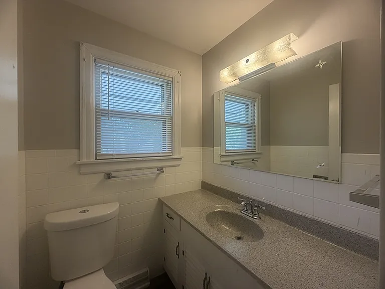 515 W Southside Blvd — Photo 16