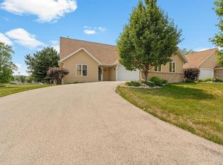 943 Spyglass Hill Hl, Waterford, WI 53185
