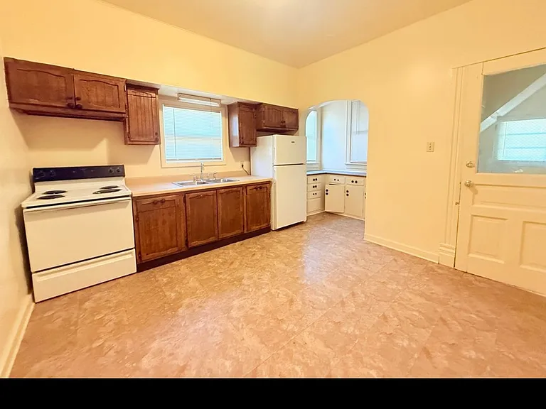 529 S Indiana Ave #2 — Photo 3