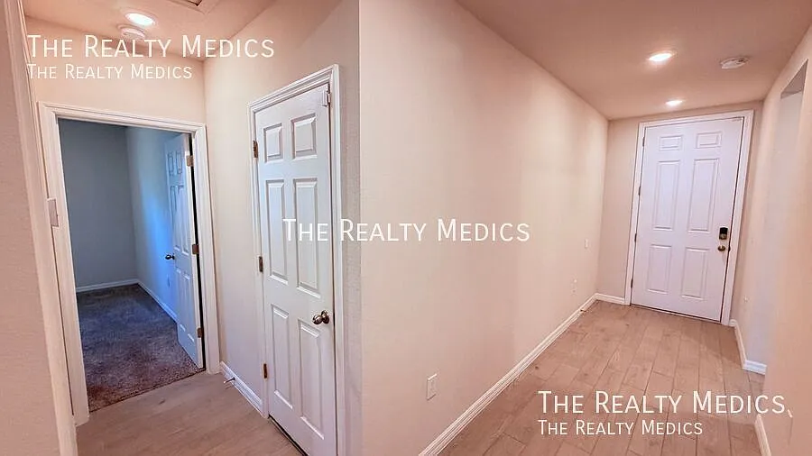 Incredible, 4 Bedroom, 2 Bathroom Home in Davenport!! — Photo 4