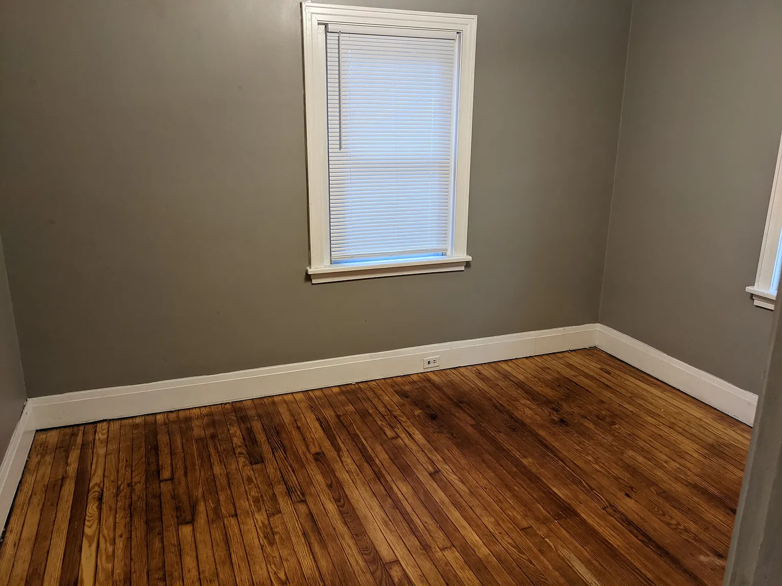 83 Kells Ave — Photo 4