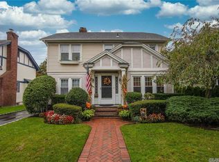 19 Roxbury Rd, Rockville Centre, NY 11570