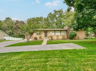 2762 Ridgeway Ave, Rochester, NY 14626