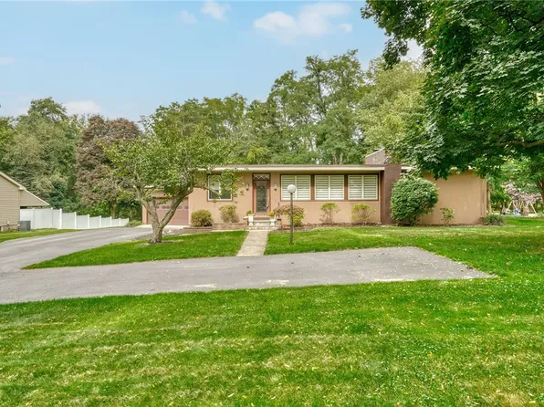 2762 Ridgeway Ave, Rochester, NY 14626