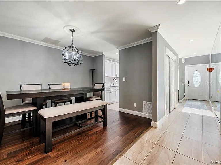 98 Lisa Dr — Photo 27
