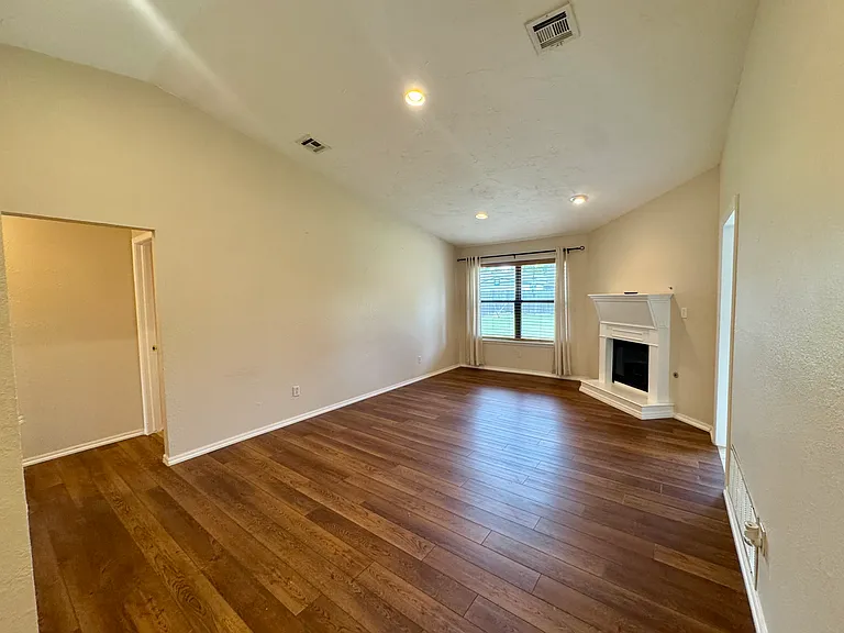 1500 Vulcan Cir — Photo 1