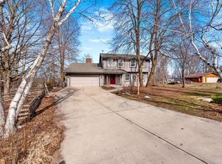 2010 W Ranch Rd, Mequon, WI 53092