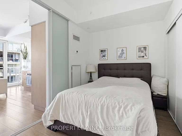 508 Wellington St W #809 — Photo 9