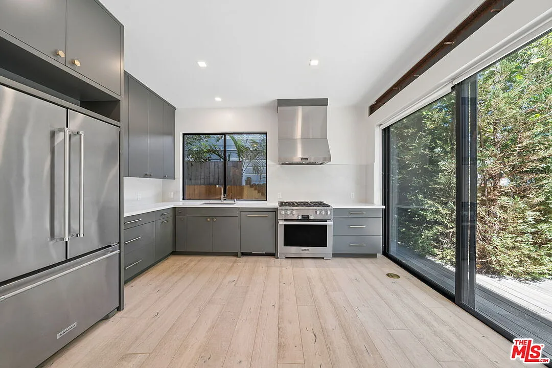 2 bed, 2.0 bath, 1793 sqft, $9,250 — Photo 4