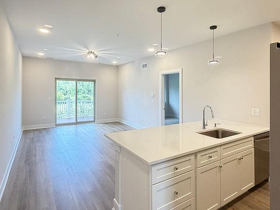 3rd image of 110 Lily Ln