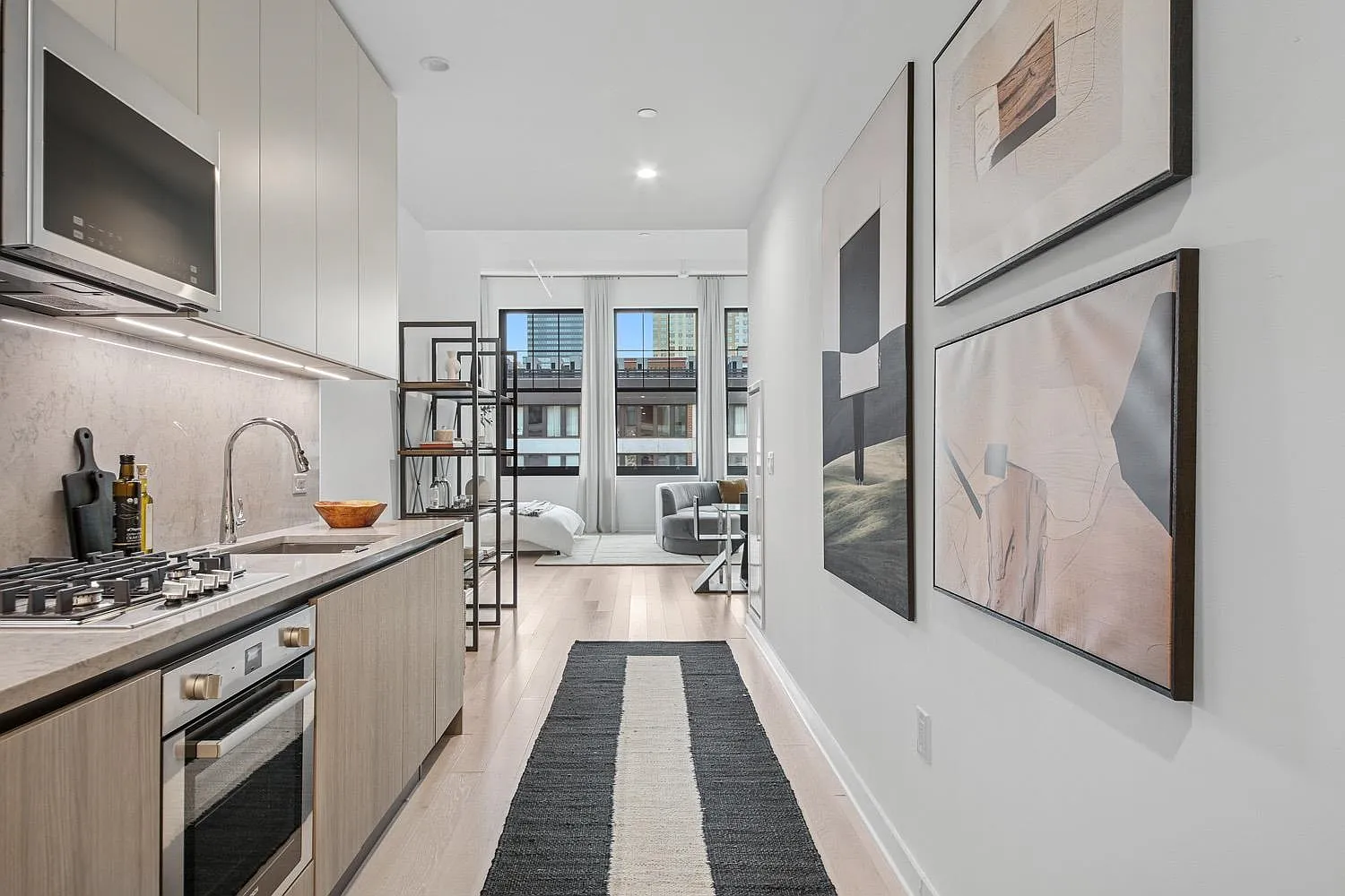 155 Bay St #707 photo 1
