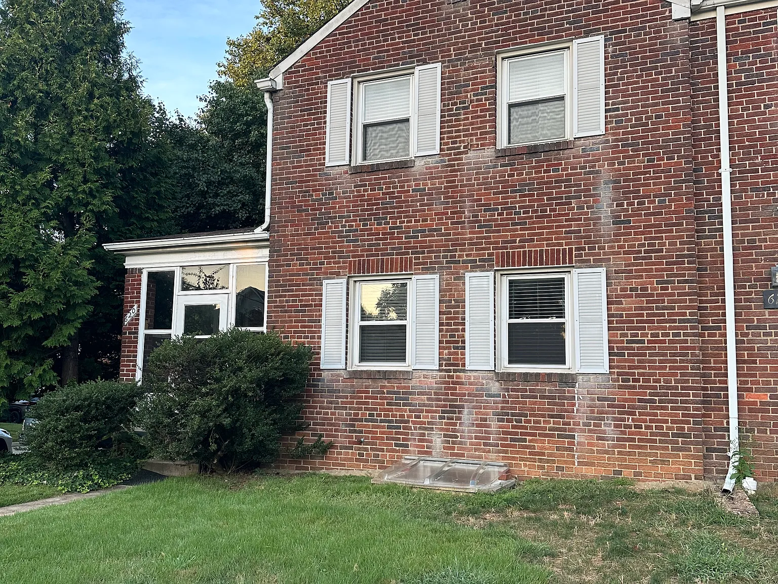 4 bed, 1651 sqft, $4,450 — Photo 1