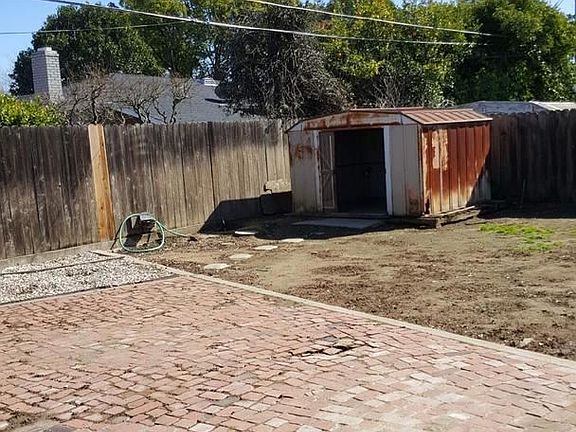 3rd image of 1451 Oakhurst Way