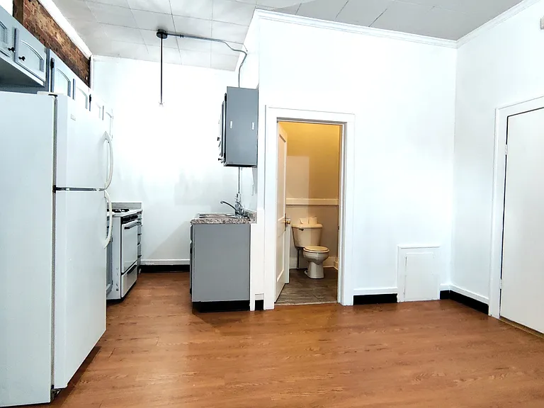 5-7 Nine N Main St #2 — Photo 4