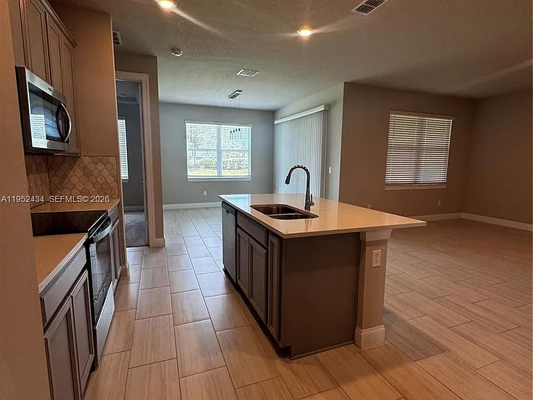 6712 NW Cloverdale Ave — Photo 27