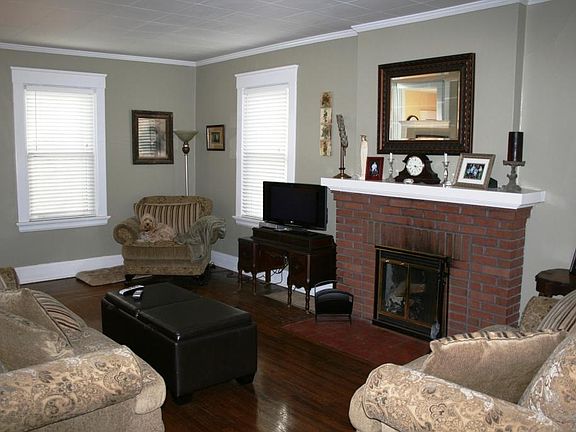 3rd image of 3563 Pape Ave