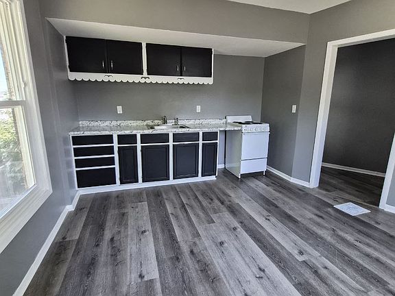 2nd image of 626 W 2nd St #2