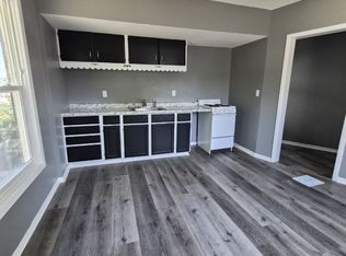 626 W 2nd St #2, Waterloo, IA 50701