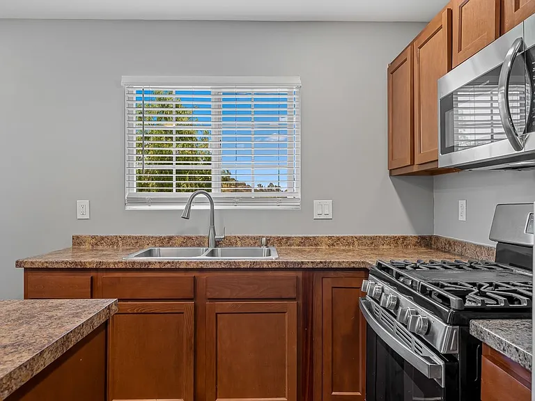 25206 Jesmond Dene Heights Pl #B — Photo 2