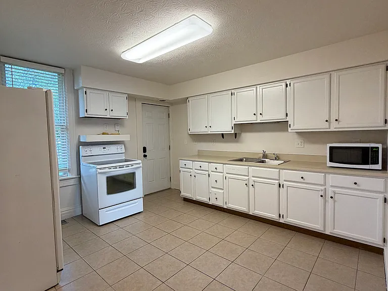 1522 Grove St — Photo 8