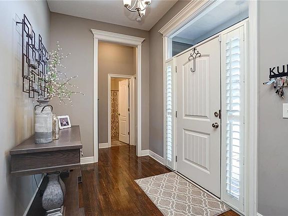 Spacious Entry Way Gives Privacy to Bath and 2nd Bedroom