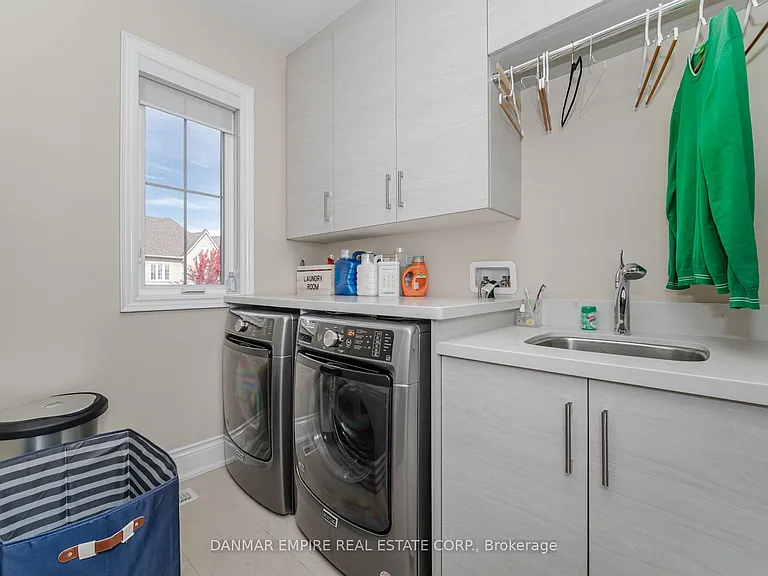 2118 Vineland Cres — Photo 32