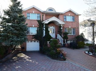 176 Woodvale Ave, Staten Island, NY 10309