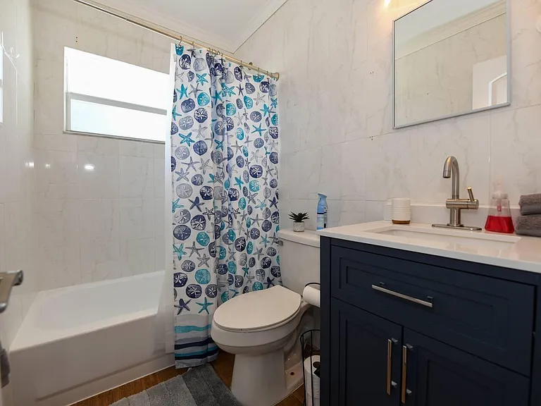 4901 NE 6th Ave — Photo 19
