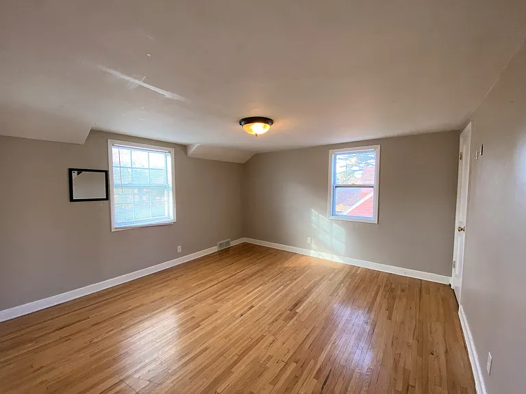 18 9th Ave NW — Photo 8