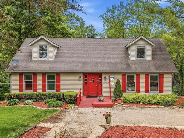 13 Signal Point Ln, Galena, IL 61036