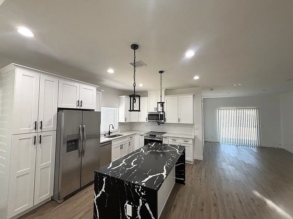 8521 Oleander Ave