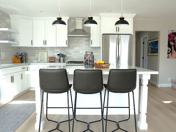 Large Island with seating