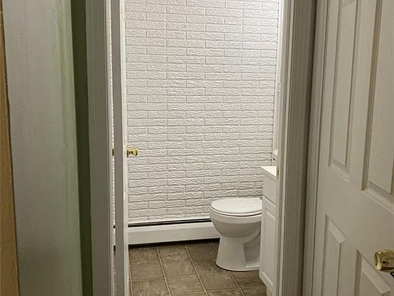 5th image of 103 Blackstone Vlg Unit 103