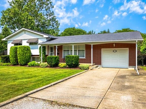 3rd image of 121 Lockhart Dr