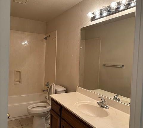 2nd image of 3107 SW Amberwood Blvd #2