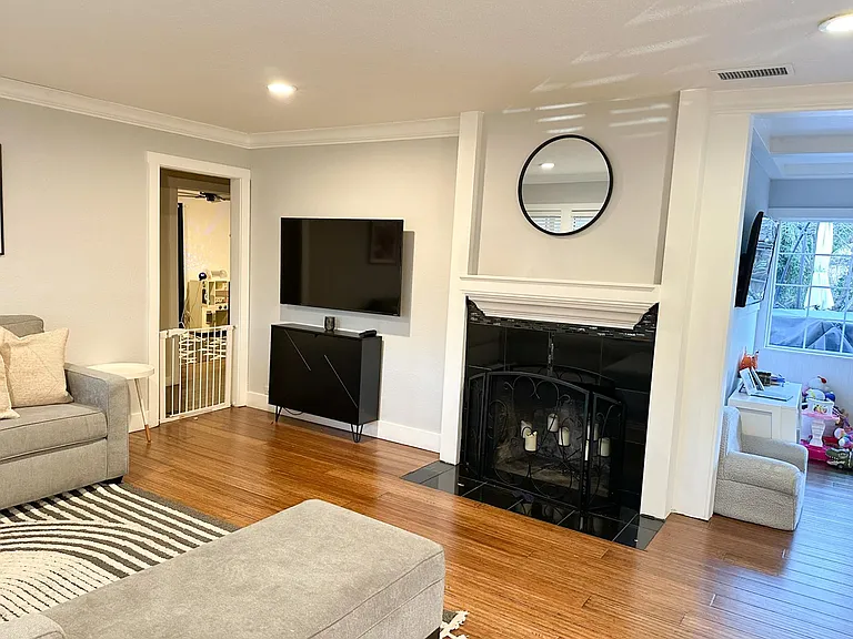 1181 Camino Tassajara — Photo 2