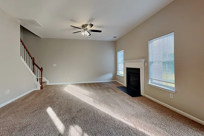 4 bed, 2.5 bath, 1948 sqft, $2,095 — Photo 3