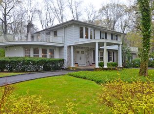 19 Barrington Pl, Melville, NY 11747
