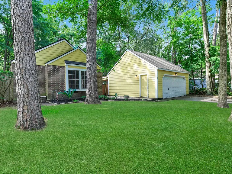 15 Tulip Hill Ct — Photo 1