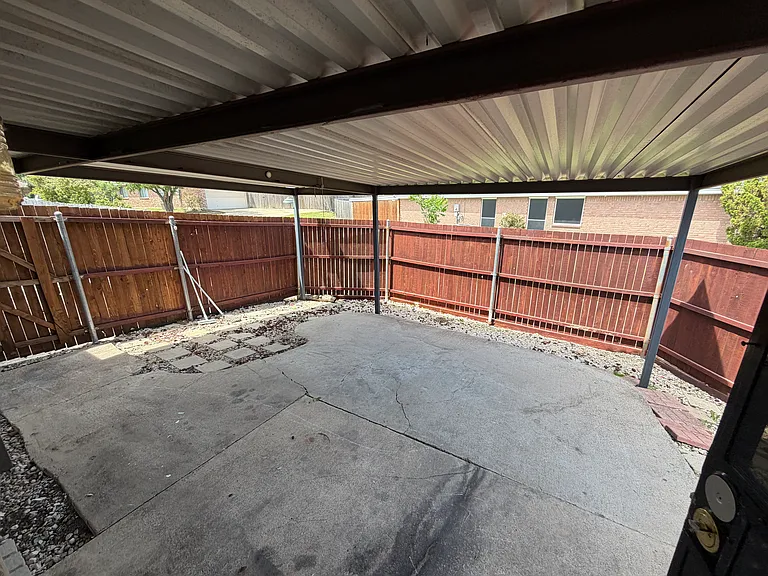 1005 Chelsea Dr — Photo 4