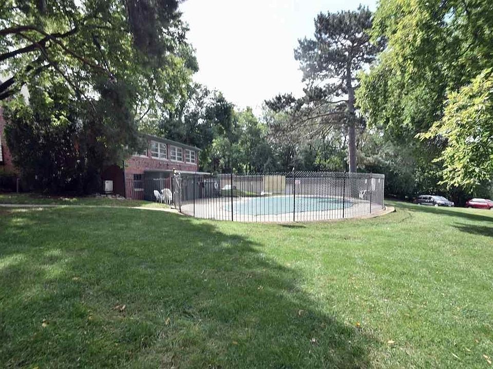 1st image of 1220 S 120th St