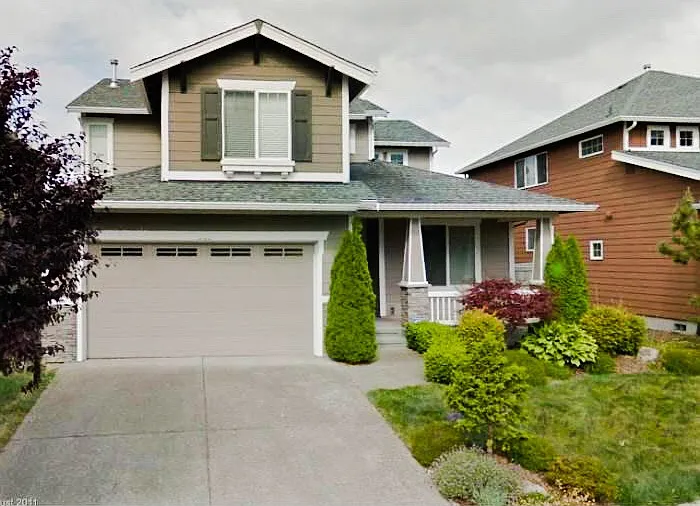 215 Chelan Ave NE — Photo 1