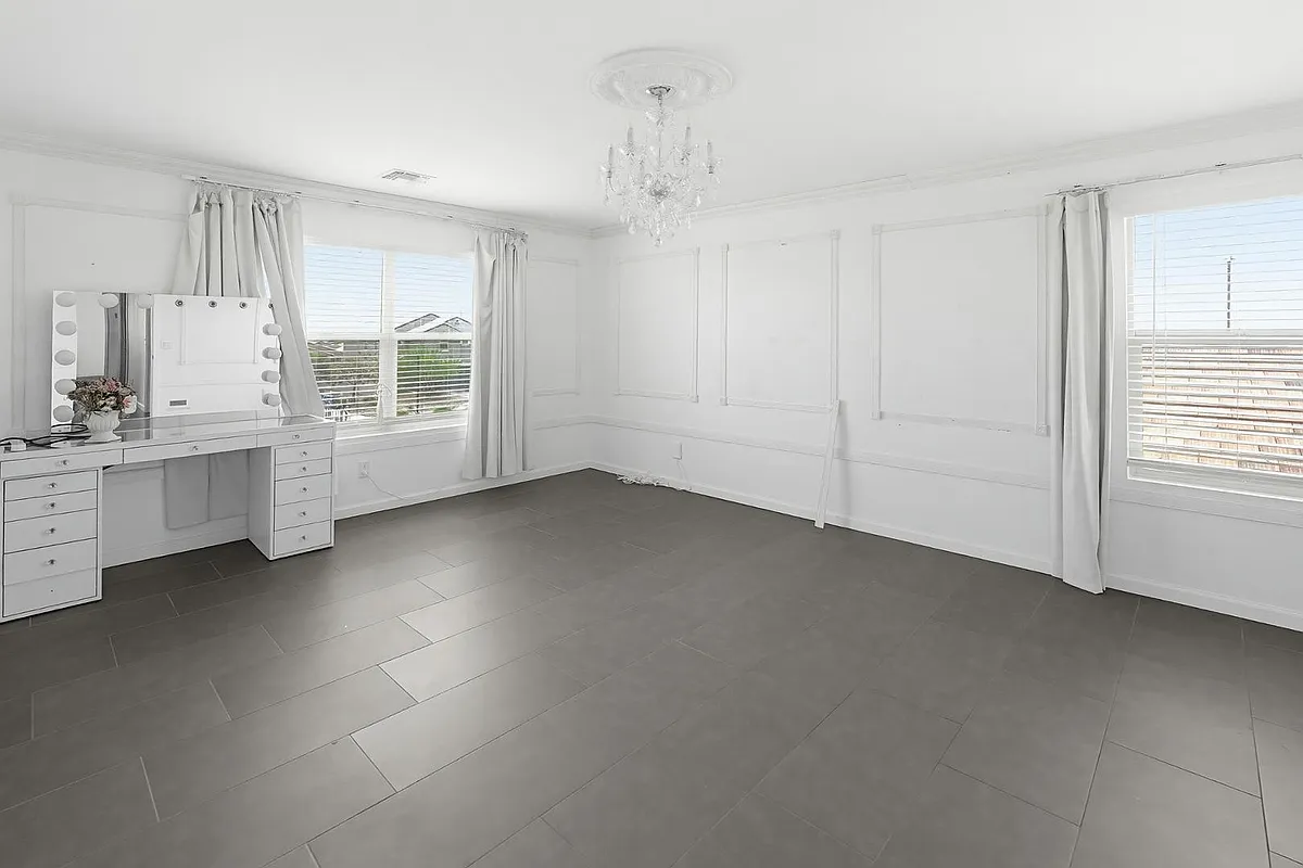Building Photo - 6815 W Encinas Ln